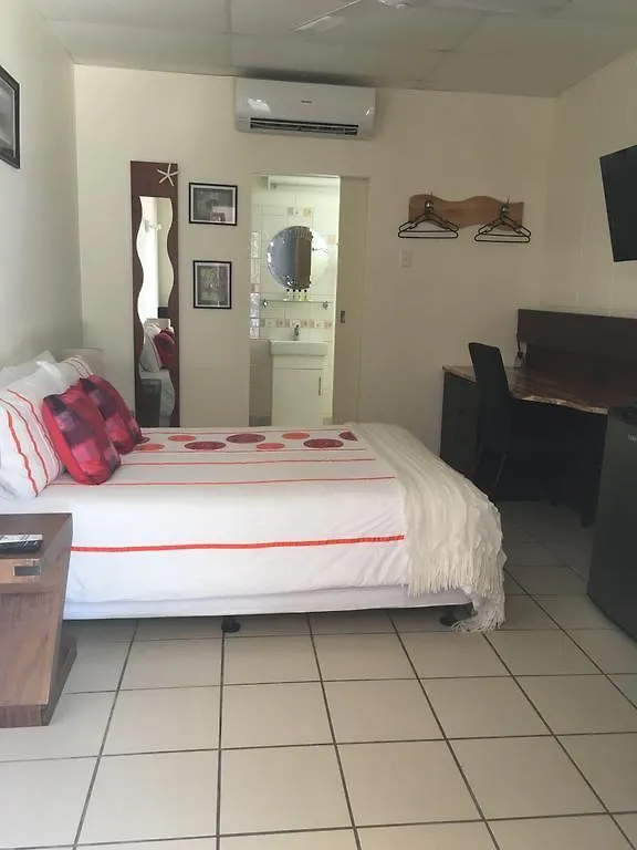 إينيسفيل Black Marlin Motel